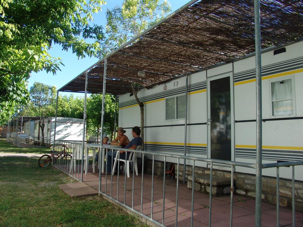 Bungalows Pena Montanesa Aínsa Rum bild